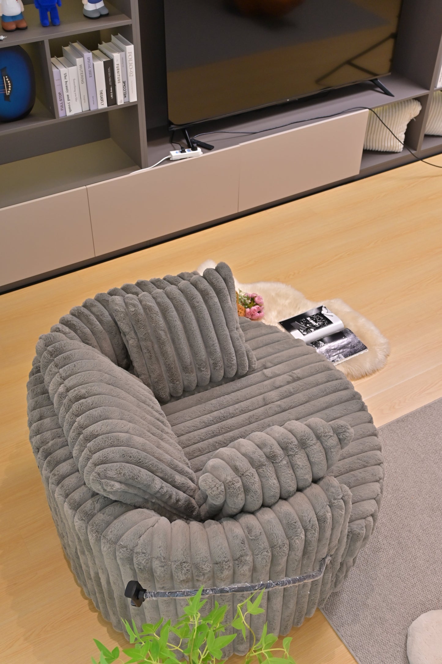 Charlotte Rotatable Chair with Mobile Holder